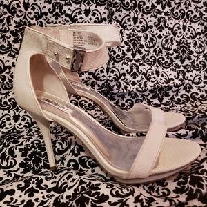 Jennifer Lopez High Heels